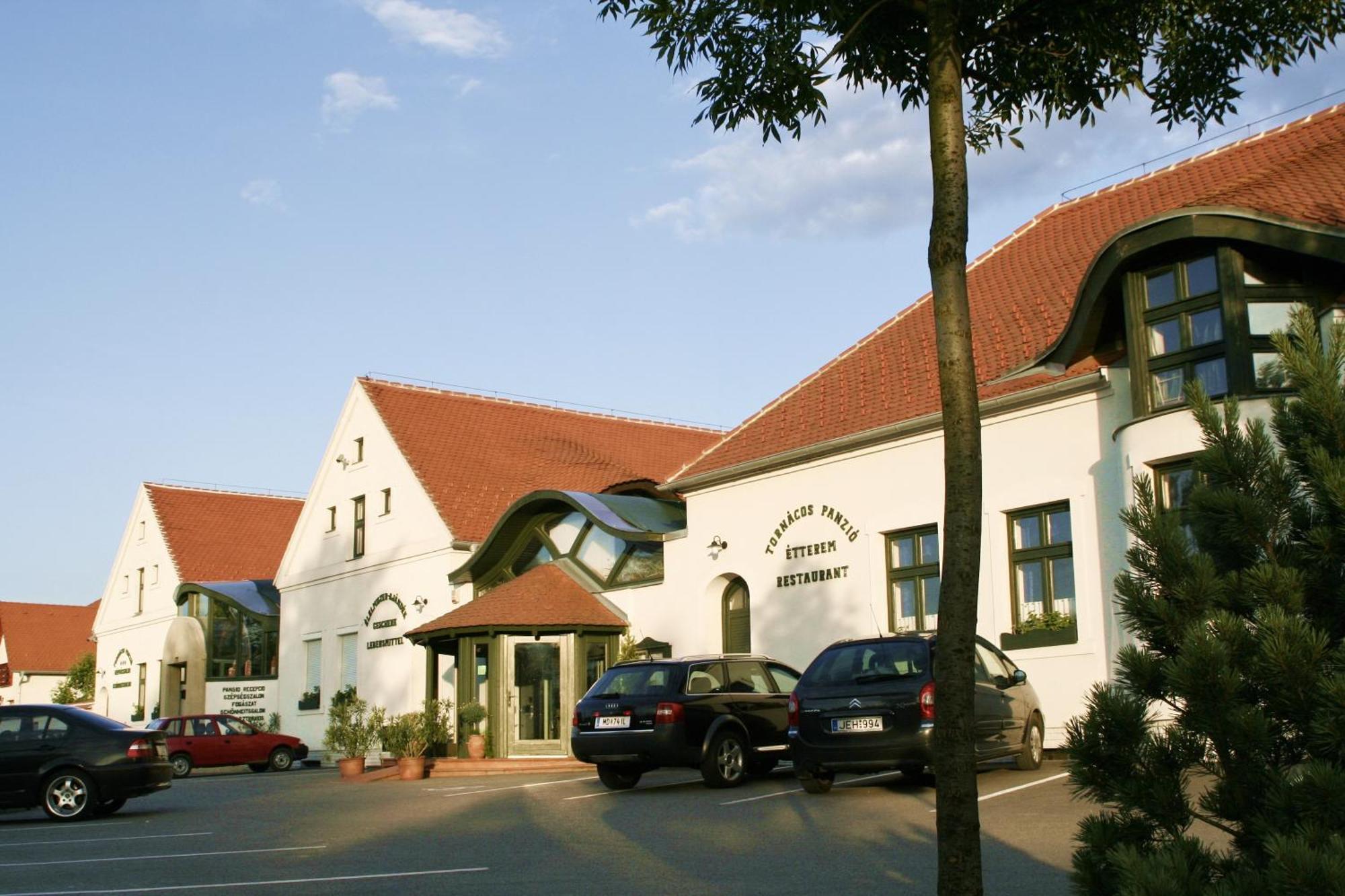 Tornacos Hotel - Hegyko Bagian luar foto