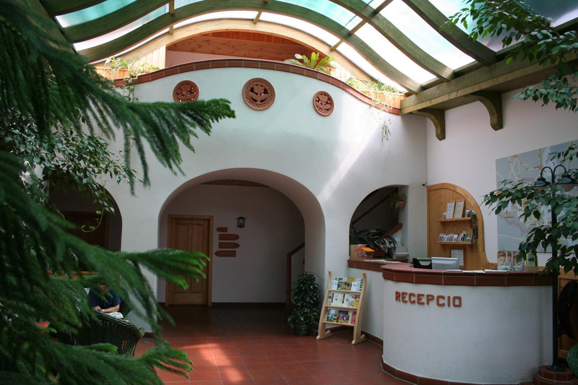 Tornacos Hotel - Hegyko Bagian luar foto